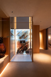 把電梯變成藝術品，藏進四層樓的家